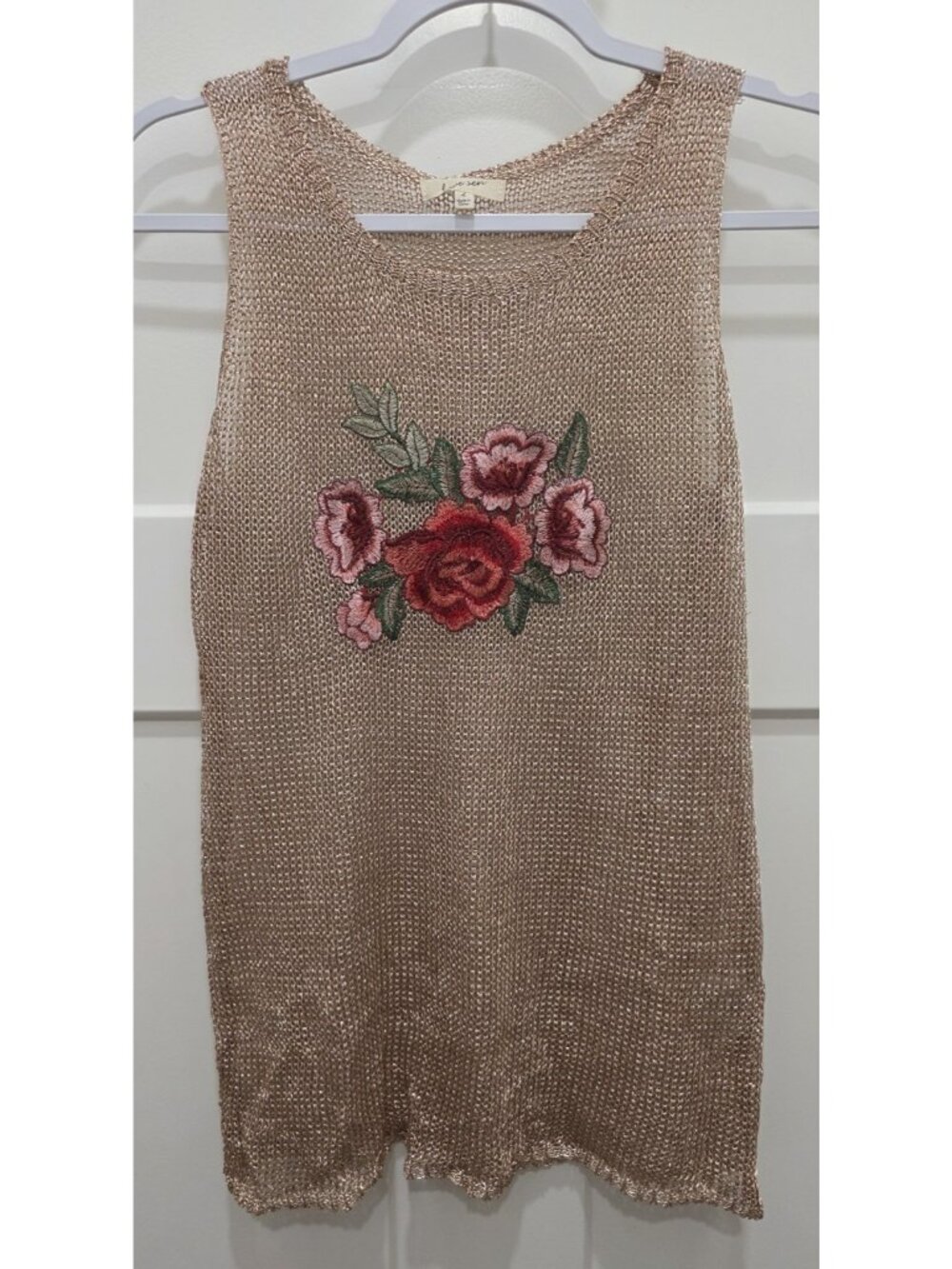 NWT Love Sen Women's  Embroidered Open Knit Sleeveless Tank Rose Applique Large